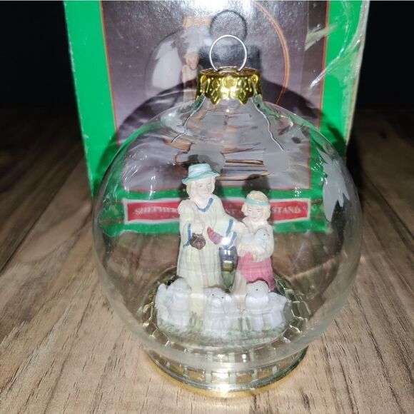 House Of Lloyd Christmas Around The World Shepherd Ornament With Stand 1998 - Picture 3 of 10